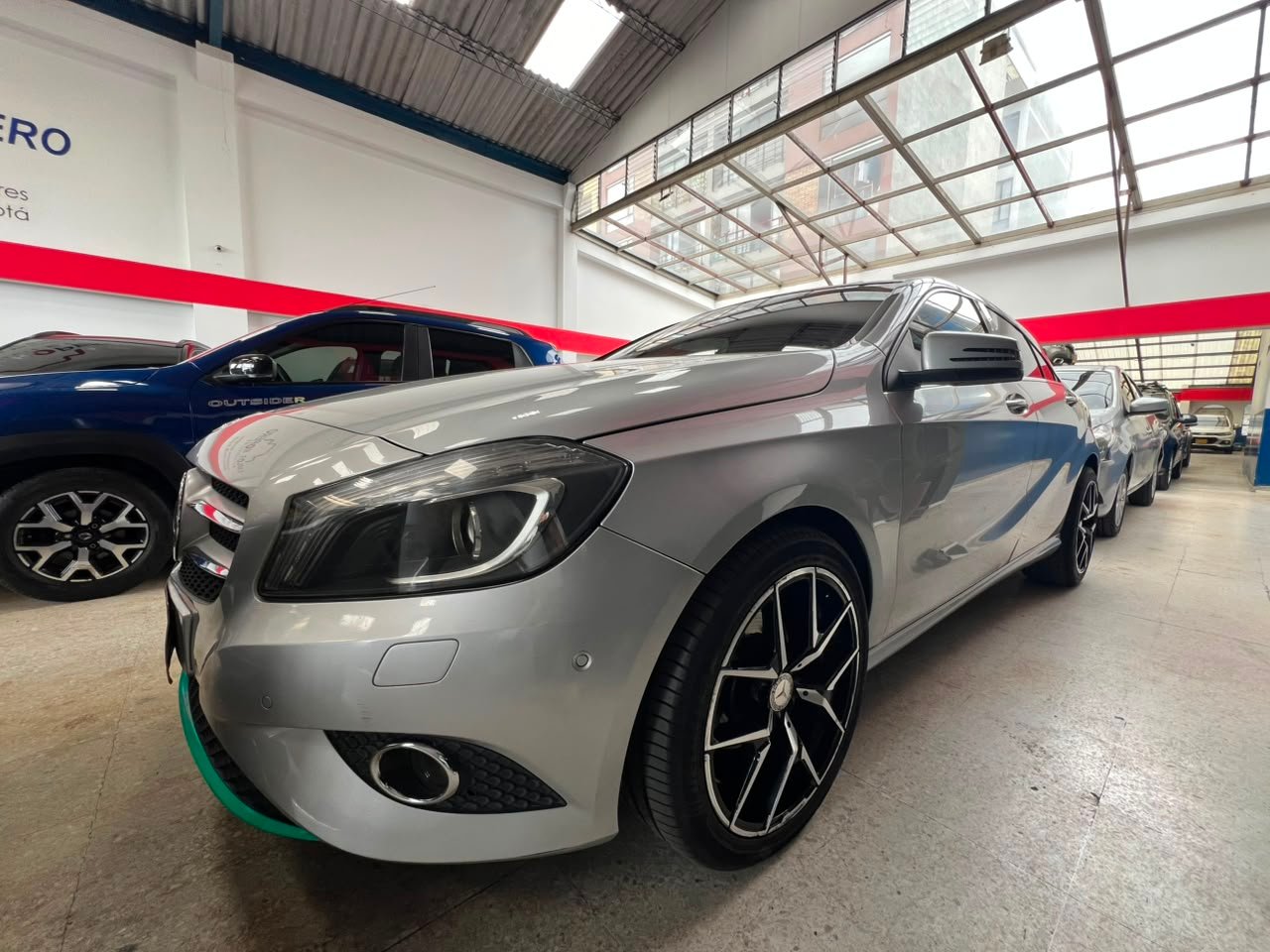 MERCEDES BENZ A200