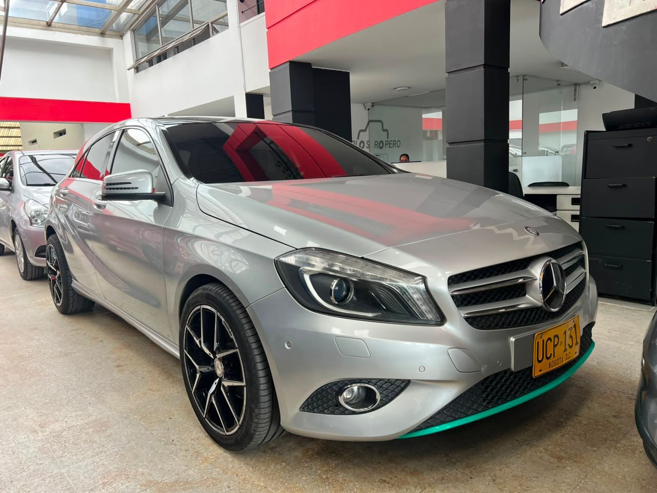 MERCEDES BENZ A200