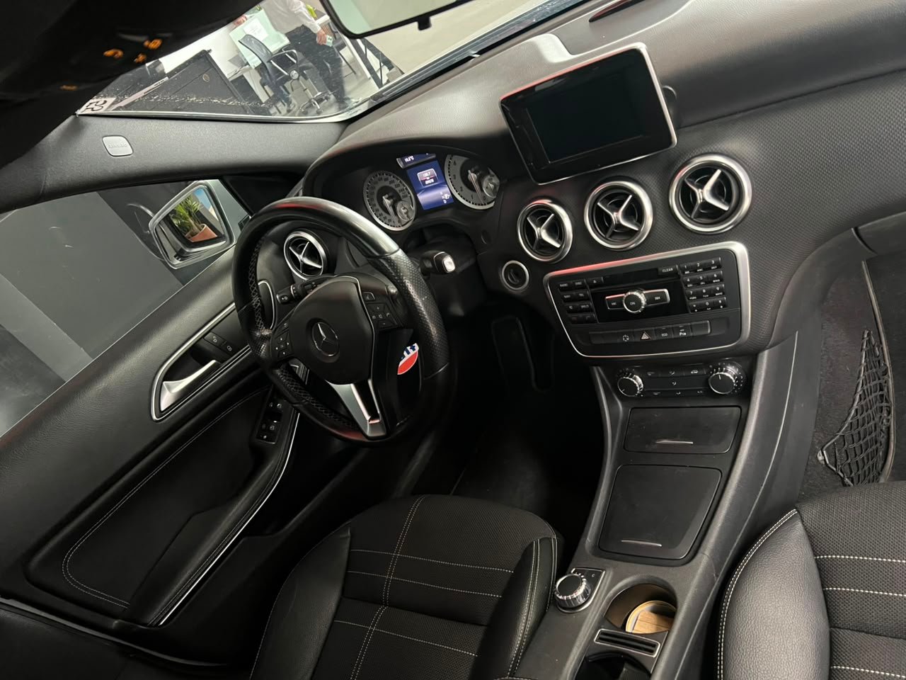 MERCEDES BENZ A200