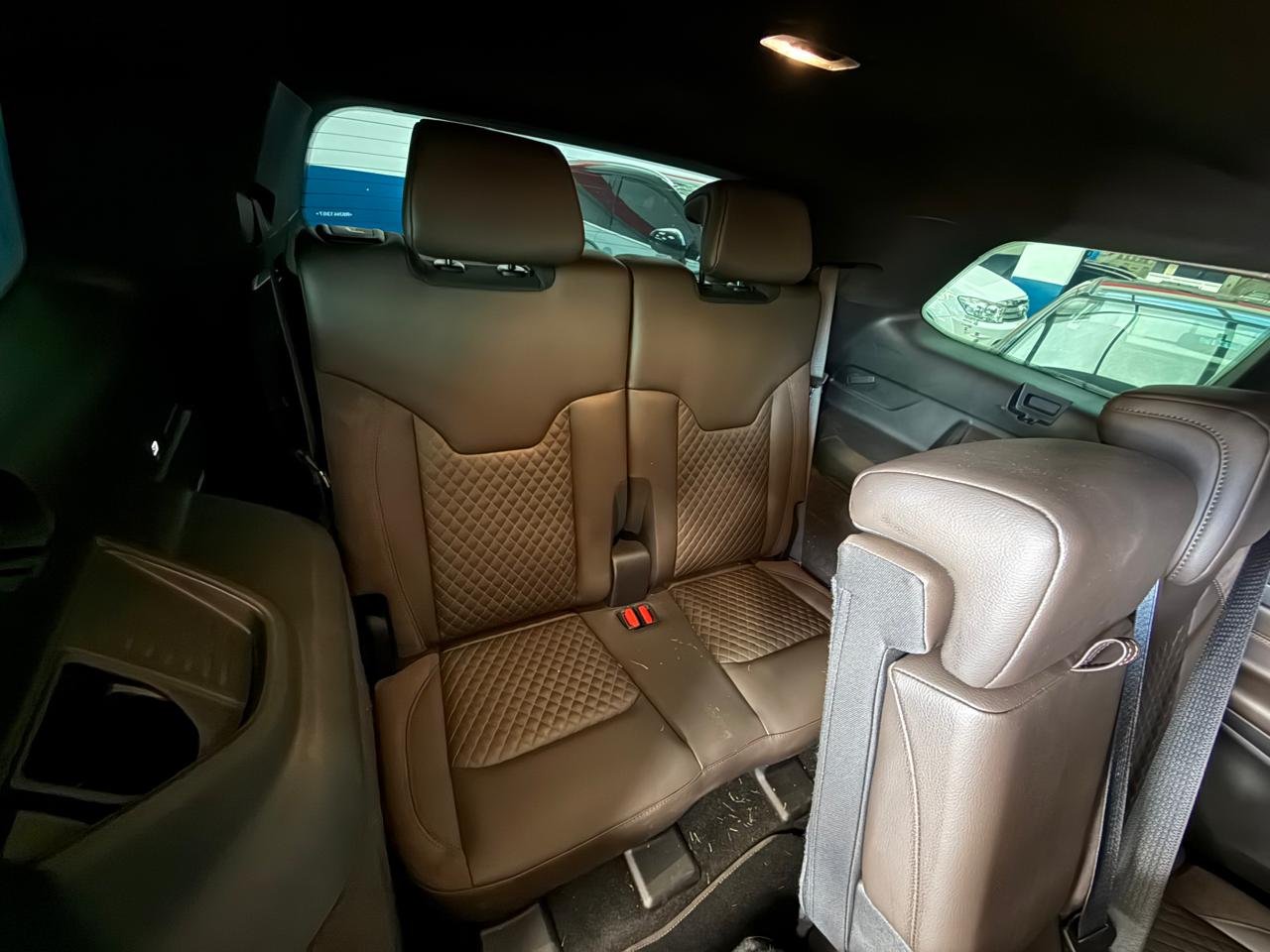 JEEP COMMANDER OVERLAND Turbo 4X2 7 PASAJEROS
