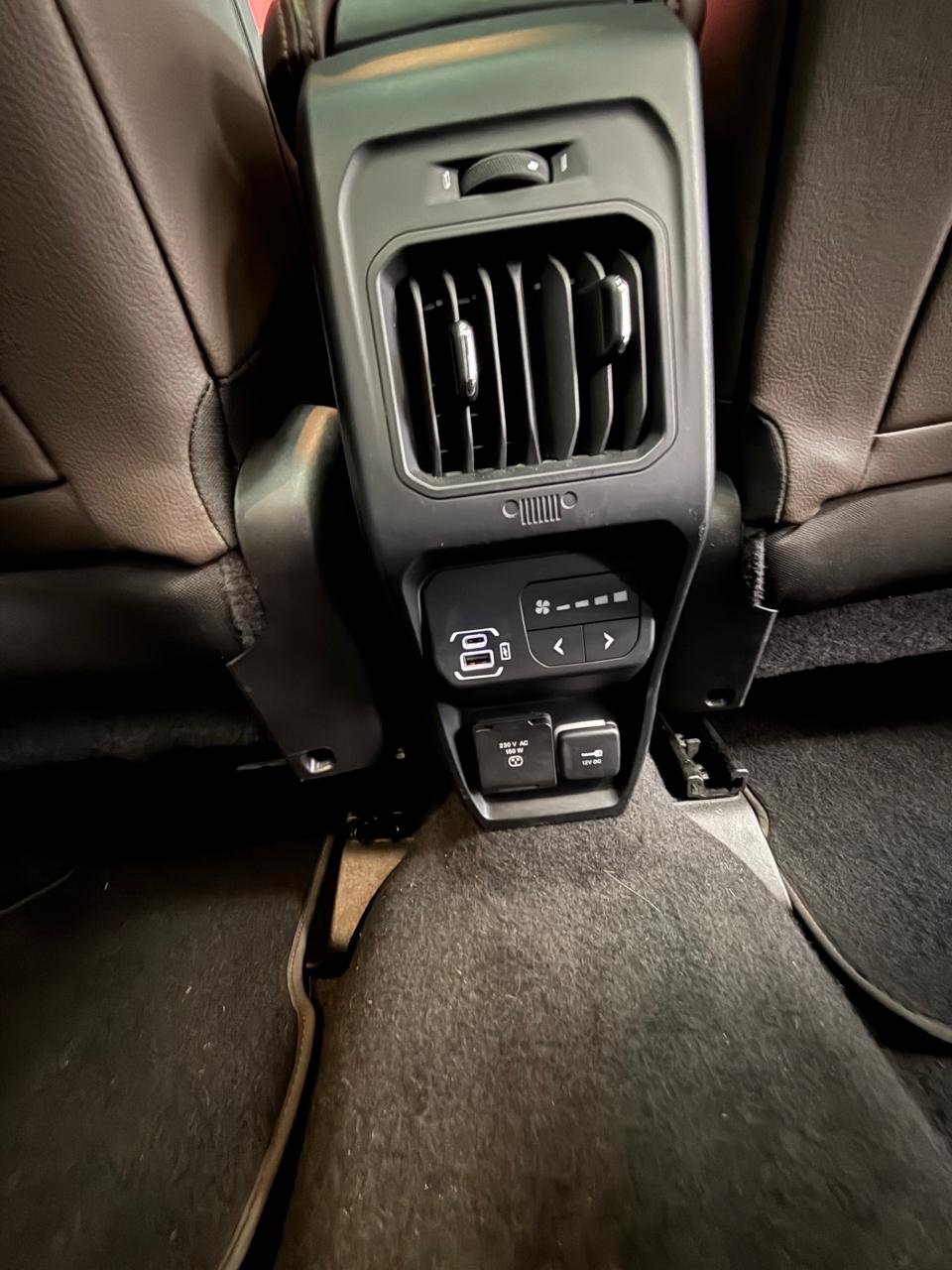 JEEP COMMANDER OVERLAND Turbo 4X2 7 PASAJEROS