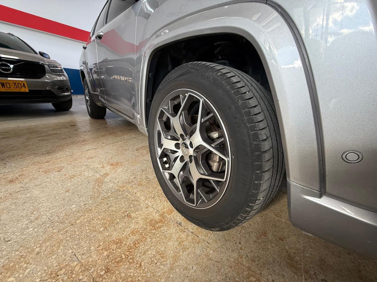 JEEP COMMANDER OVERLAND Turbo 4X2 7 PASAJEROS