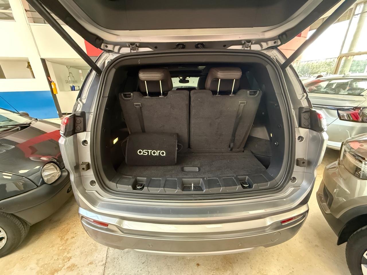 JEEP COMMANDER OVERLAND Turbo 4X2 7 PASAJEROS