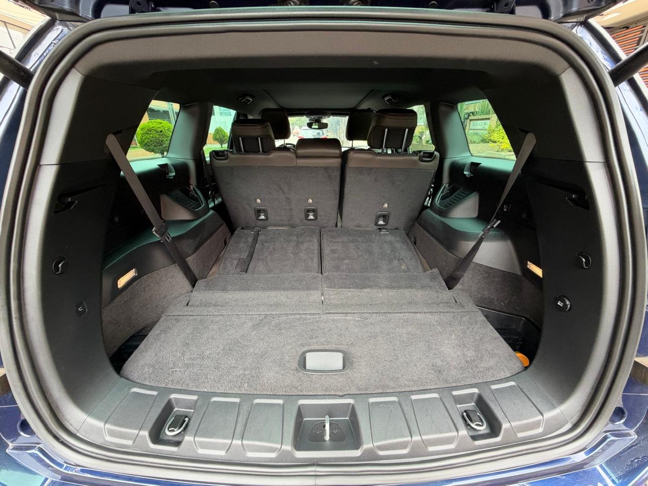 JEEP COMMANDER OVERLAND 4X2 7 Pasajeros