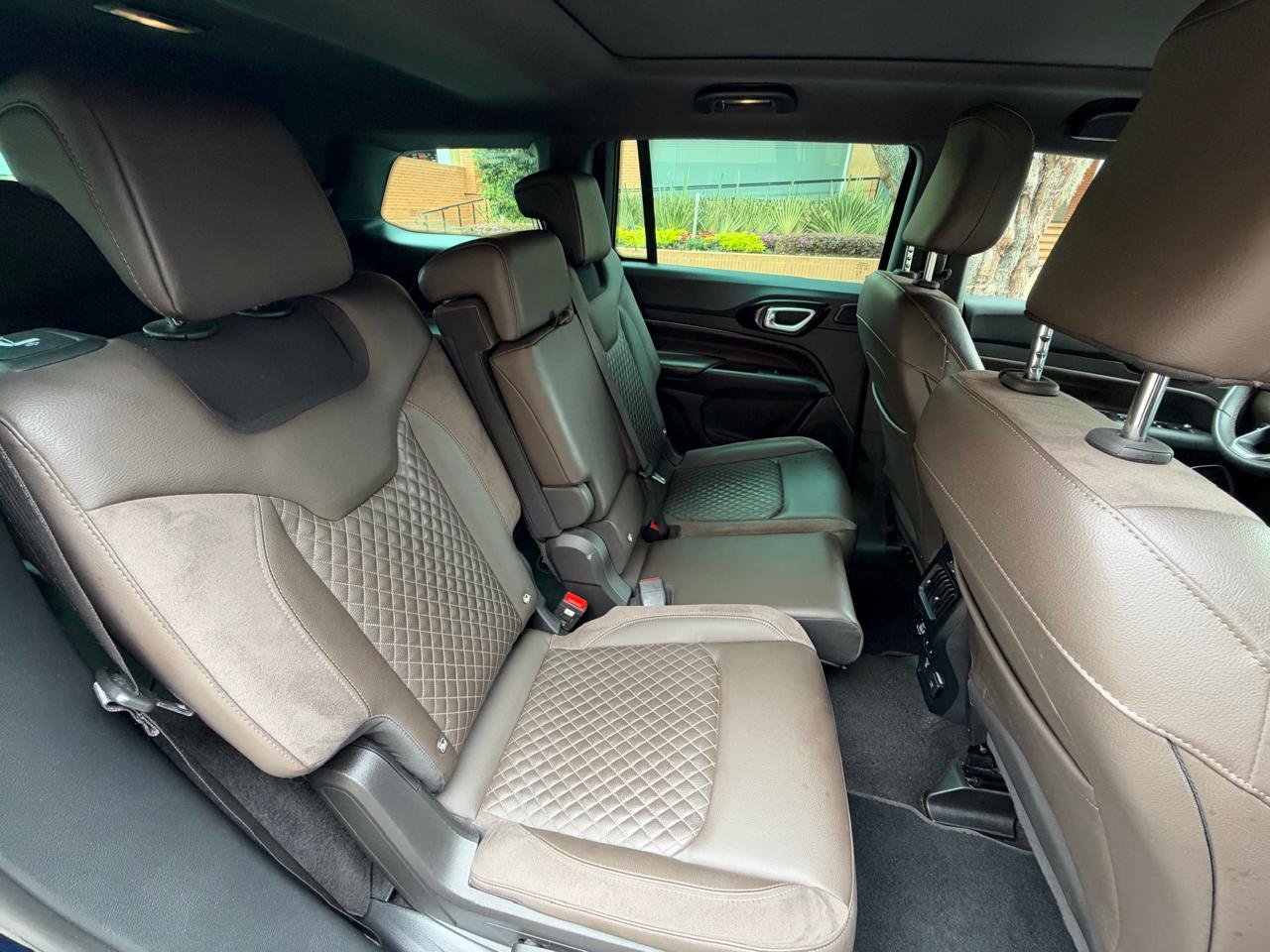 JEEP COMMANDER OVERLAND 4X2 7 Pasajeros