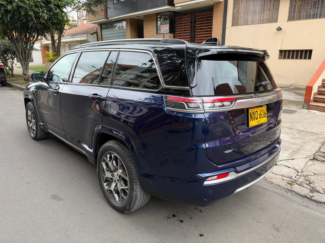 JEEP COMMANDER OVERLAND 4X2 7 Pasajeros