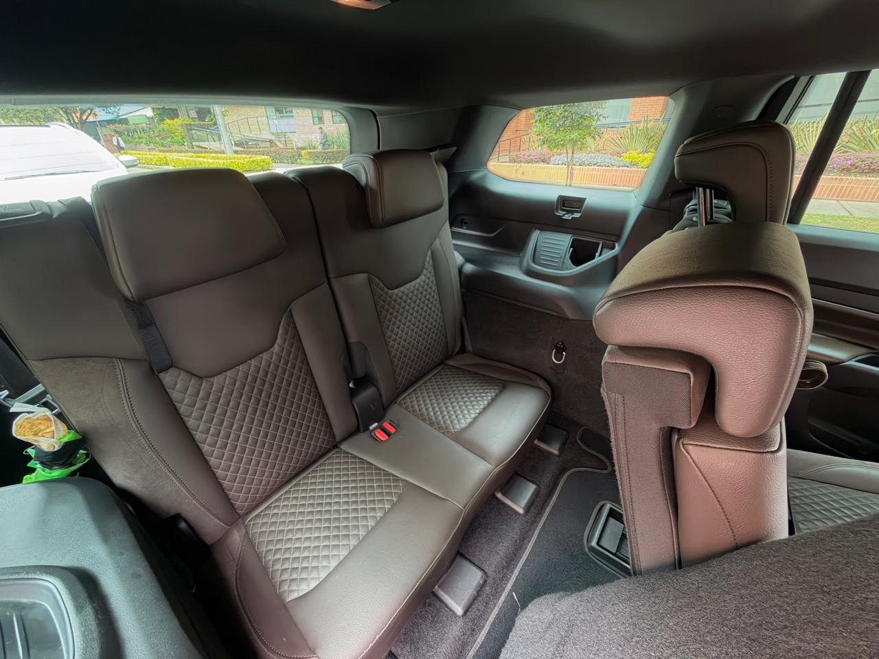 JEEP COMMANDER OVERLAND 4X2 7 Pasajeros