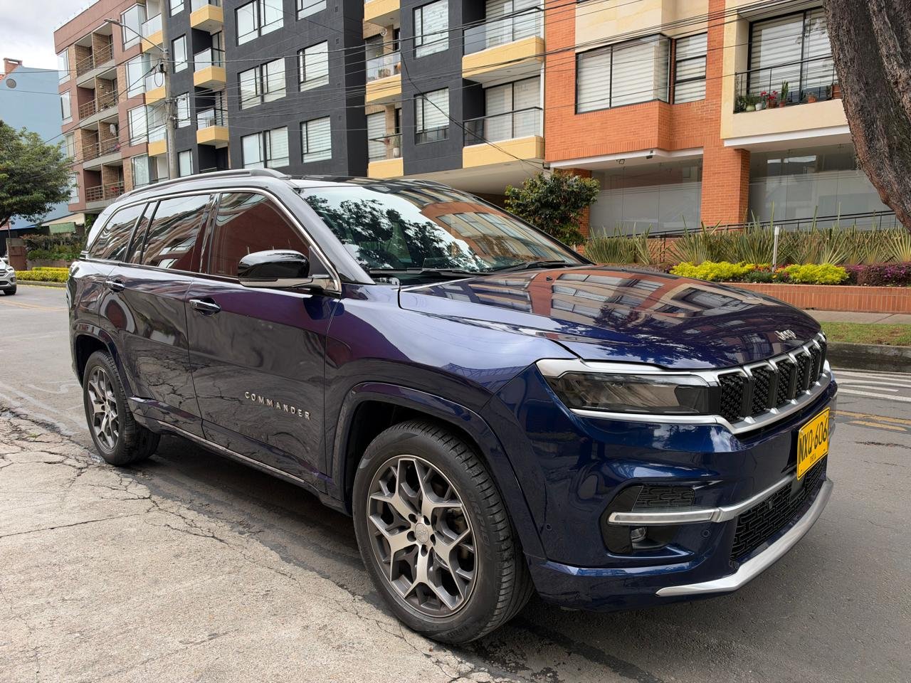 JEEP COMMANDER OVERLAND 4X2 7 Pasajeros