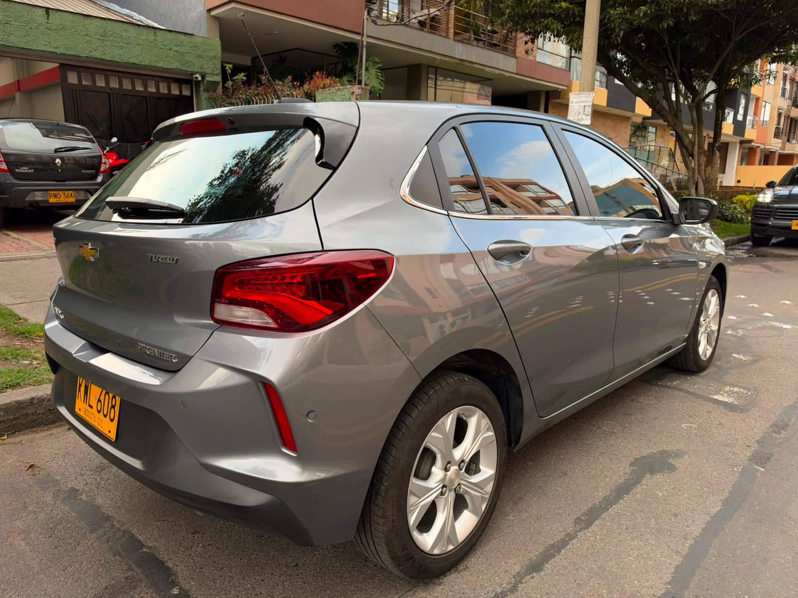 CHEVROLET ONIX PREMIER HATCHBACK TURBO