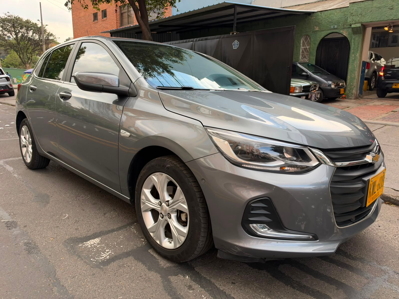 CHEVROLET ONIX PREMIER HATCHBACK TURBO
